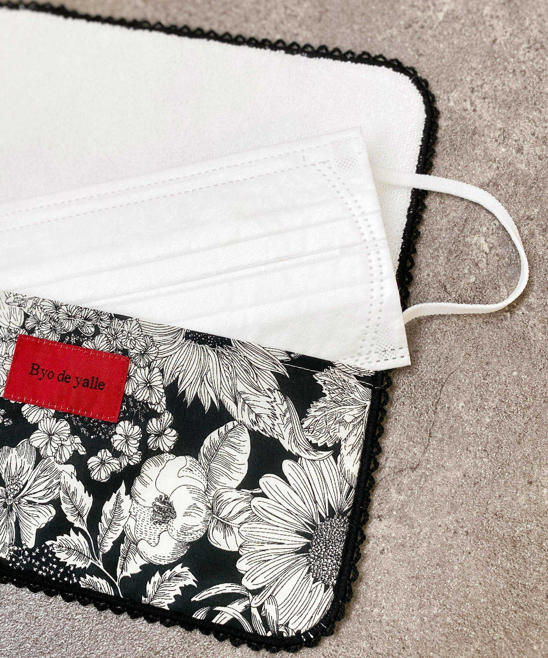 【ブラック】マスクケース付きハンカチ