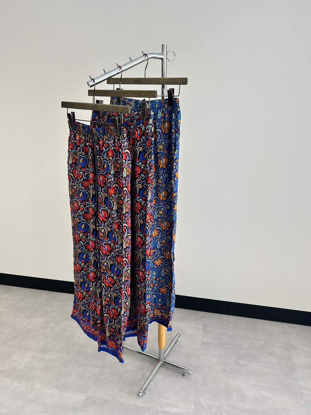 フラワープリントパンツ