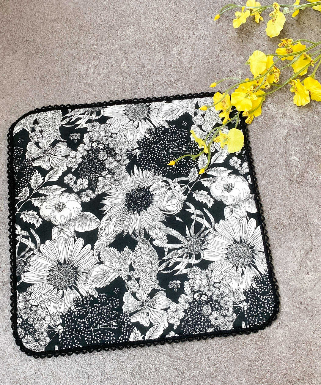 【ブラック】マスクケース付きハンカチ