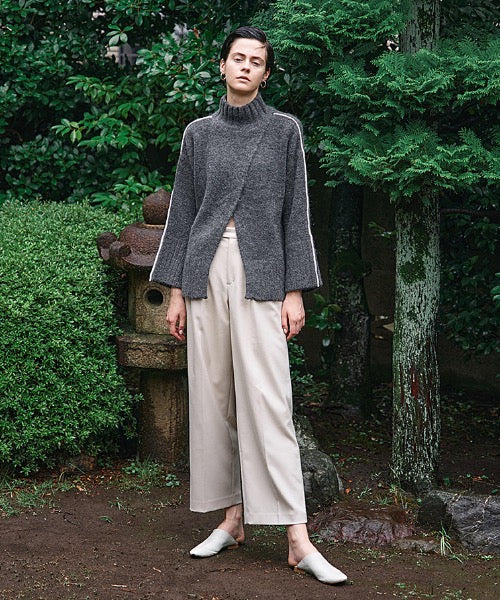 Turtle Neck Slit Knit Tops（タートルネックスリットニットトップス）
