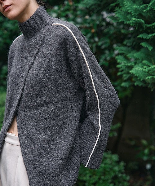 Turtle Neck Slit Knit Tops（タートルネックスリットニットトップス）