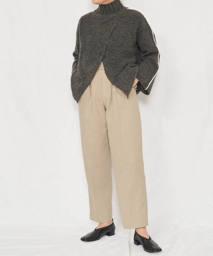 Turtle Neck Slit Knit Tops（タートルネックスリットニットトップス）