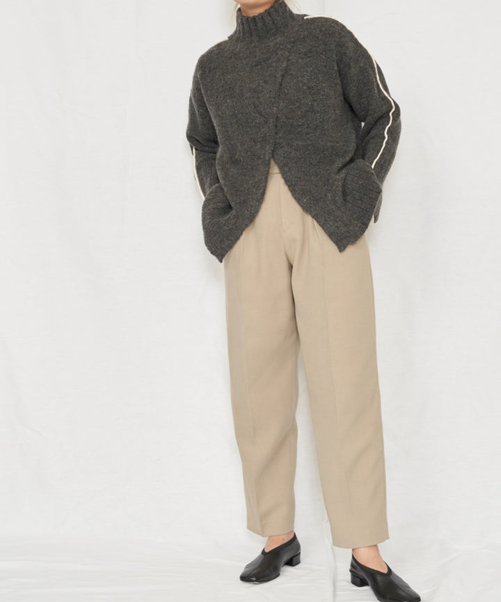 Turtle Neck Slit Knit Tops（タートルネックスリットニットトップス）