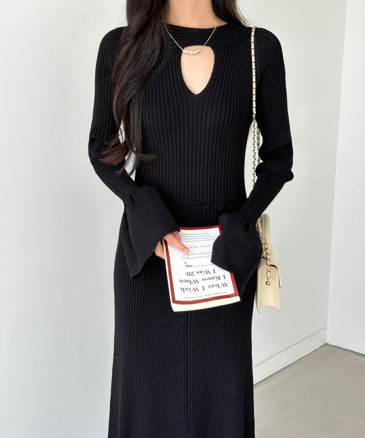 カットアウトフレアスリーブAラインニットワンピース