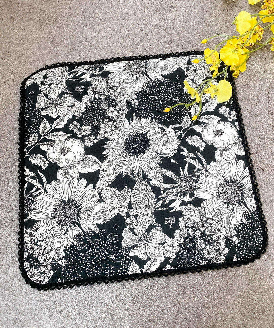 【ブラック】マスクケース付きハンカチ