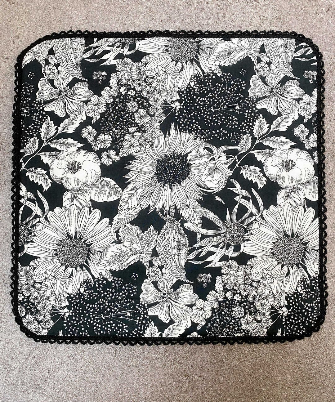 【ブラック】マスクケース付きハンカチ