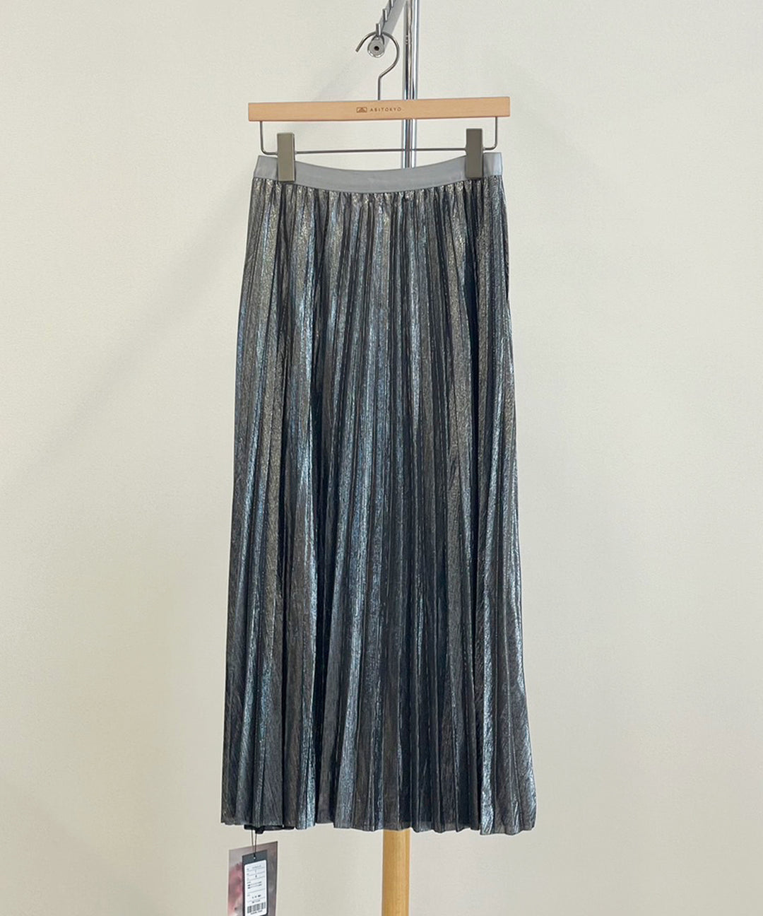 シャイニープリーツスカート