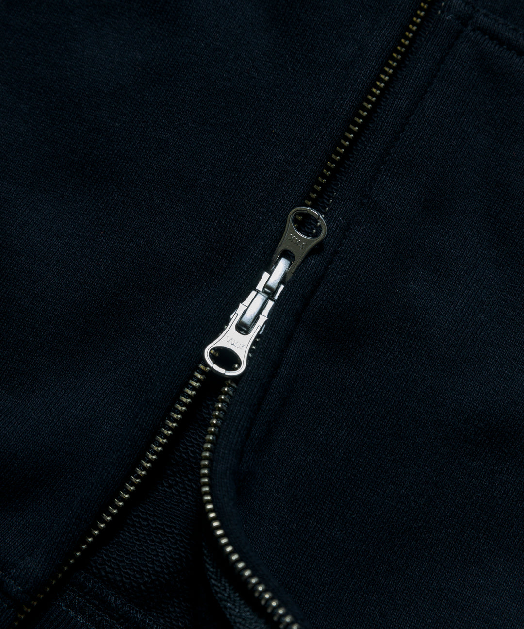 ロゴプリントジップアップパーカー