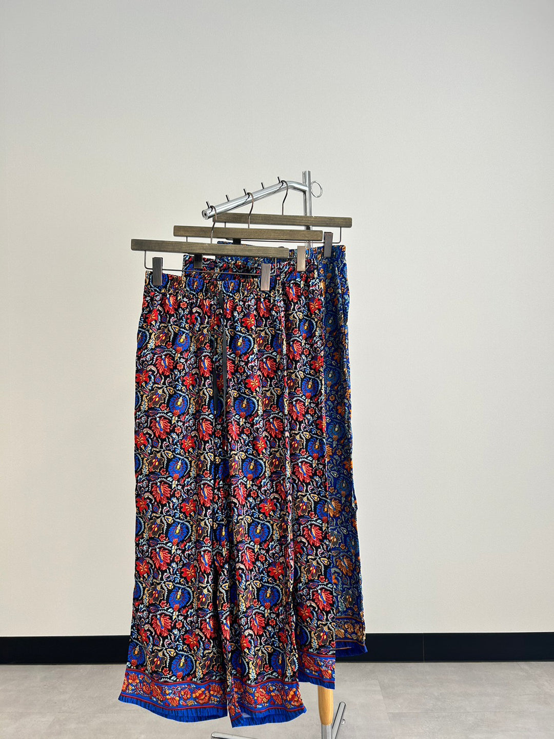 フラワープリントパンツ